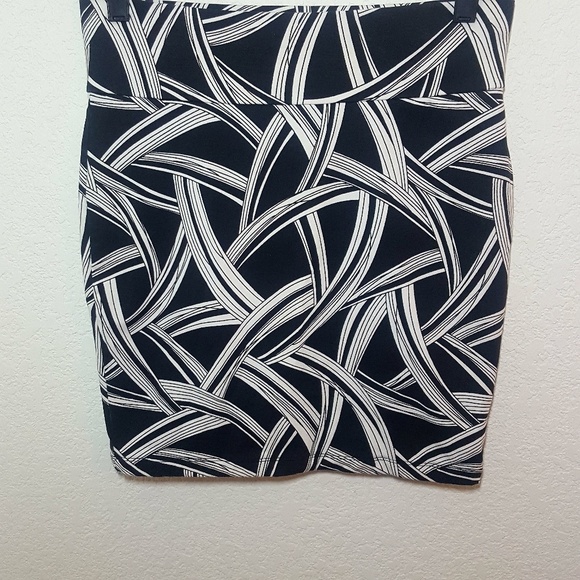 Forever 21 | Black & White Skirt | Large - Picture 5 of 5